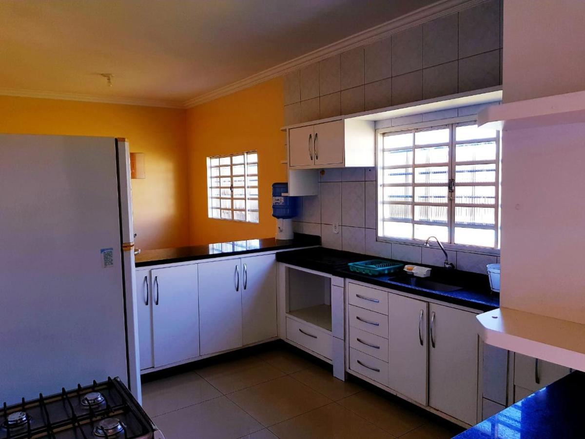 Otima Casa Caldas Novas 2 Km Do Centro Para Ate 14 Pesssoas Com Piscina Aquecida, Churrrasqueira, Wifi Buitenkant foto